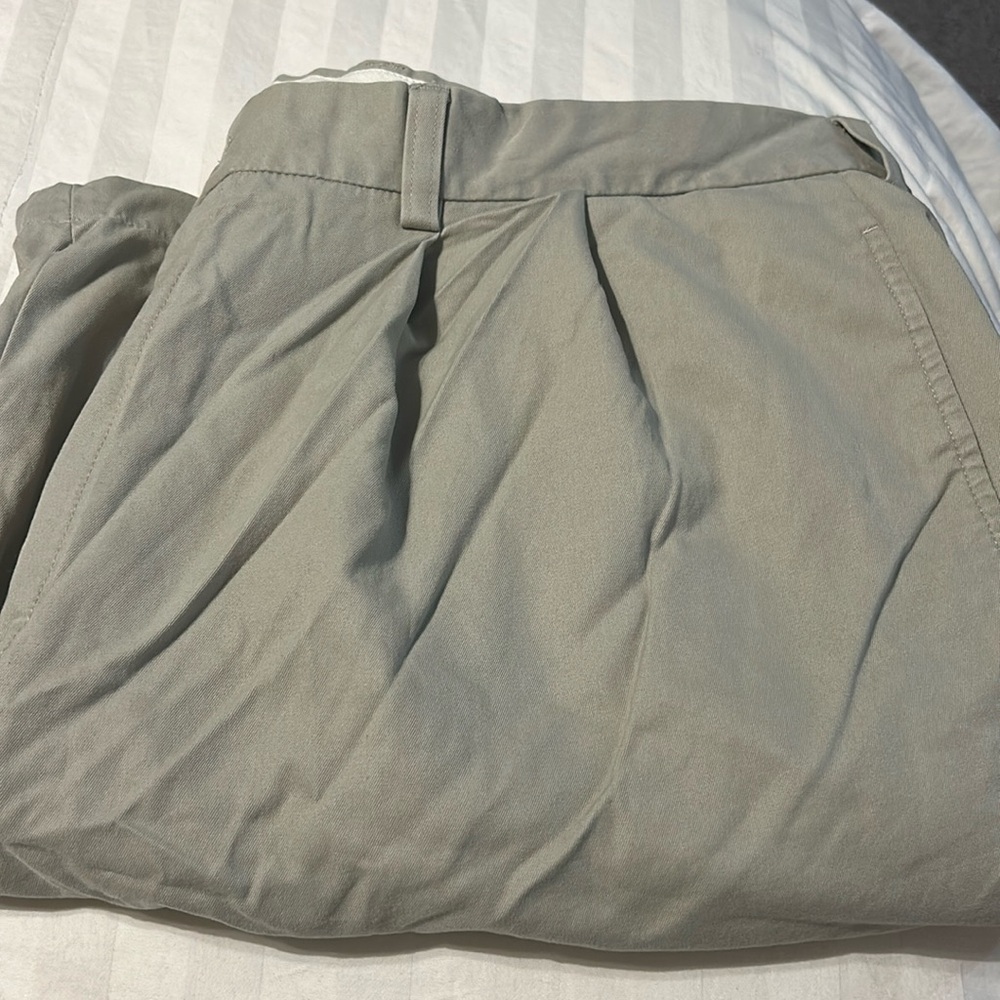 Men’s golf shorts